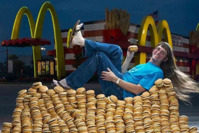 Americano estabelece o recorde por comer mais de 32.000 Big Macs em 50 anos