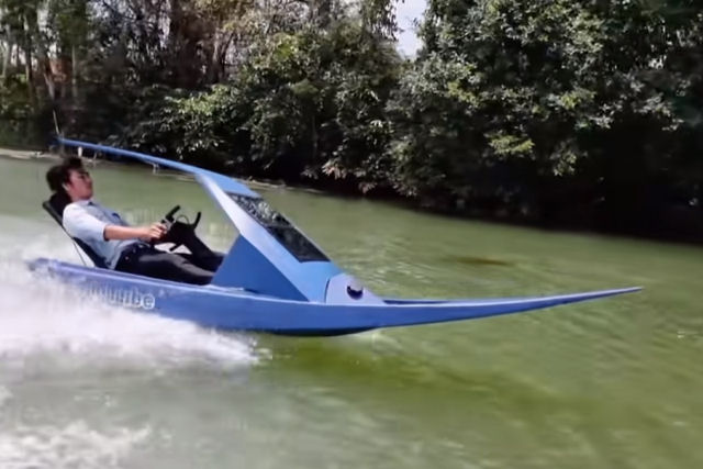 Youtuber cria um barco futurístico apenas com sucata