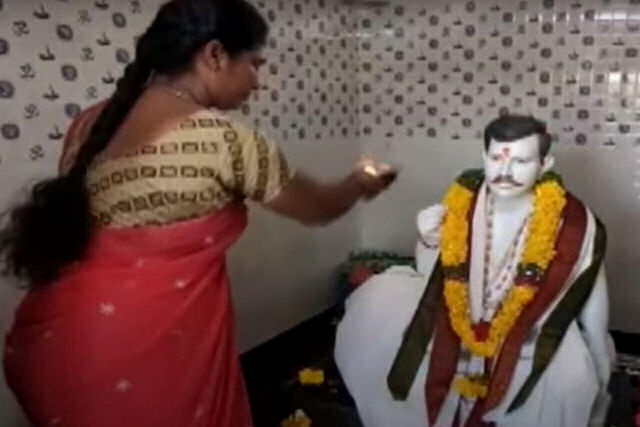 Indiana constrói um templo para o marido que morreu faz 4 anos