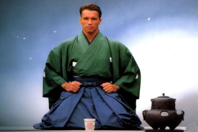 Os comerciais japoneses mais bizarros de Arnold Schwarzenegger nos anos 80