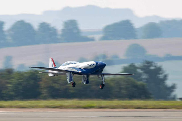 Primeiro voo do 'Spirit of Innovation', o avião elétrico que quer estabelecer um novo recorde de velocidade