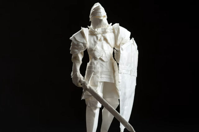 Este cavaleiro de origami foi feito só com uma folha de papel em 41 horas de incrível talento