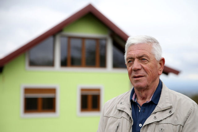 Bósnio constrói uma casa giratória Porque esposa nunca gostou da vista da janela