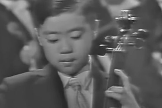 Yo-Yo Ma de 7 anos se apresenta para JFK e Eisenhower em 1962