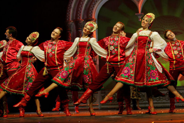 10 danças antigas do povo supostamente russo!