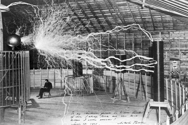Tesla afirmou ter criado um 'raio da morte', capaz de destruir inimigos a 400 km de distância