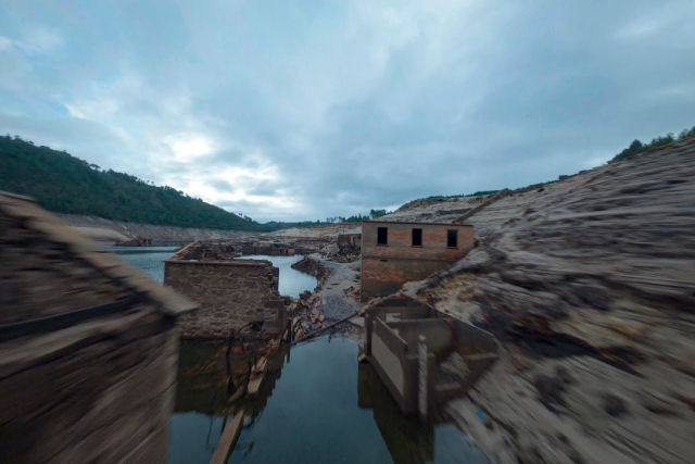 Um povoado espanhol submerso reaparece depois de ficar 30 anos sob as águas