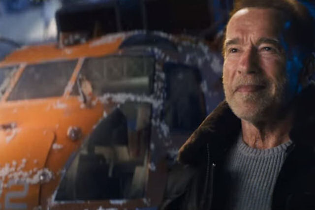 Em anúncio épico Schwarzenegger visita menino que lhe enviou uma carta faz 30 anos
