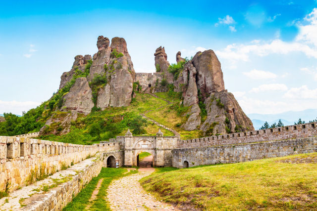 O extraordinário forte romano empoleirado nas rochas de Belogradchik, Bulgária