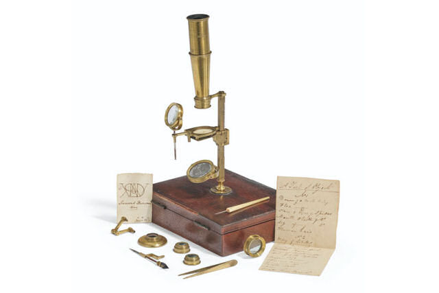 O primeiro microscópio de Charles Darwin foi leiloado por uma fortuna