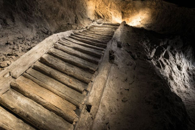 A escada de madeira mais antiga da Europa está em uma mina da Idade do Bronze
