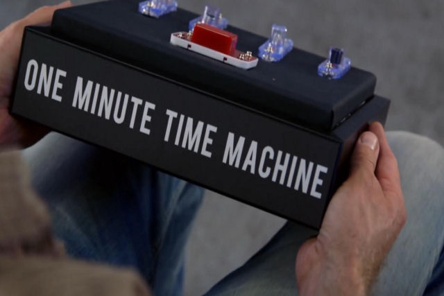 Ter uma máquina do tempo de um minuto é hilariamente útil