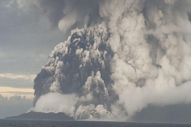 O vulcão de Tonga gerou uma onda expansiva em todo mundo
