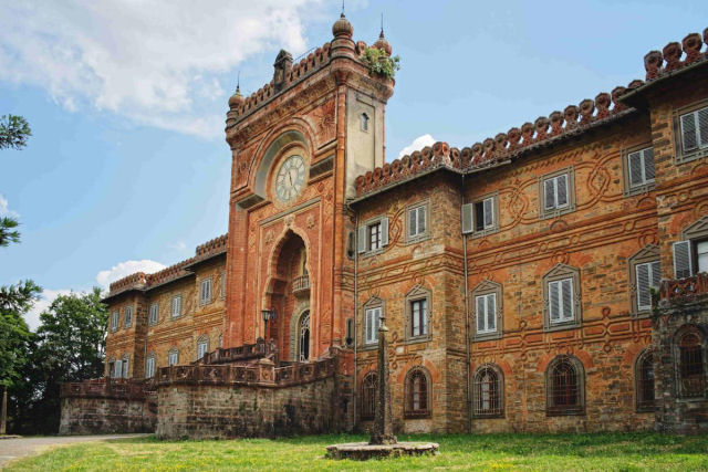 O espetacular castelo italiano que tem um quarto para cada dia do ano