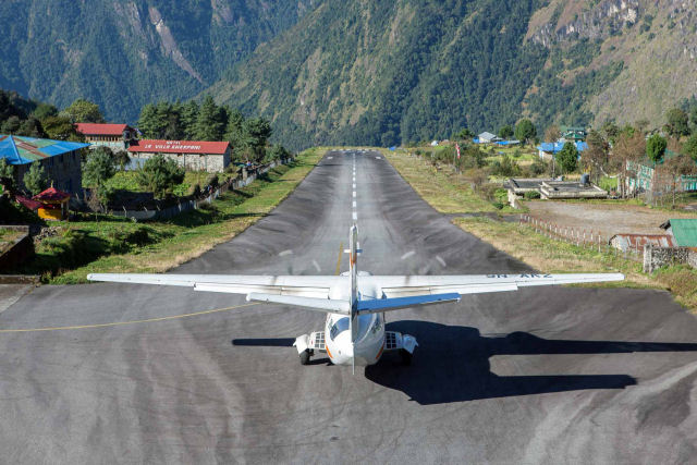 Incríveis imagens de aviões pousando suavemente no perigoso aeroporto Lukla, no Nepal
