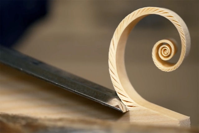 Vídeo satisfatório mostra marceneiro fazendo aparas espirais de 'Fibonacci'
