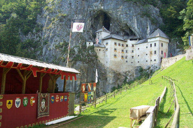 O Castelo de Predjama que abrigou o Robin Hood esloveno