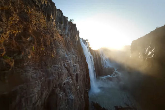Impressionantes imagens de drone sobrevoando as Cataratas Vitória na Zâmbia