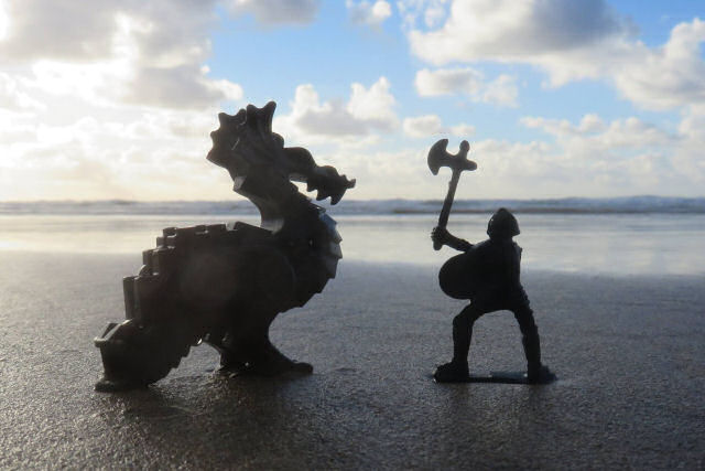 Após 25 anos no mar, peças de Lego naufragadas ainda continuam chegando em praias na Inglaterra