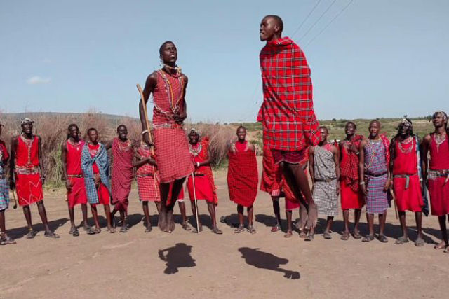 Adumu, a tradicional dança dos saltos Maasai