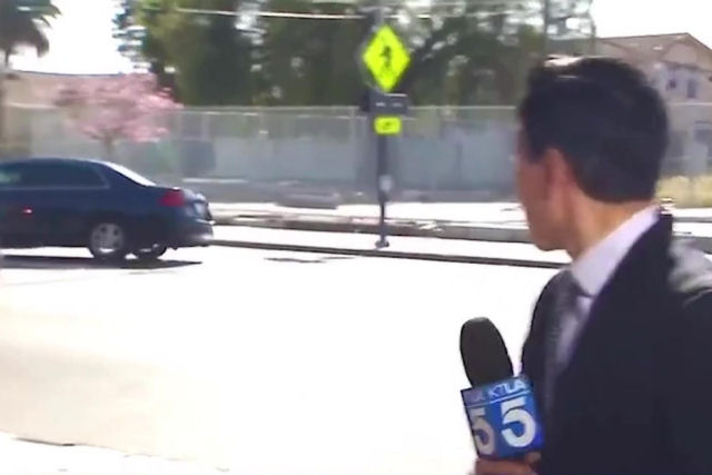 Repórter captura um acidente enquanto relatava a rua mais perigosa de Los Angeles