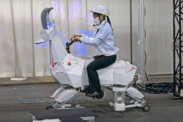 A Kawasaki criou uma cabra-robô para transportar pessoas ou carga