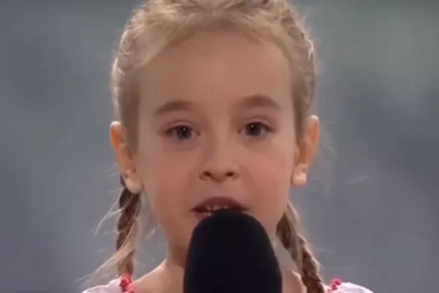 Menina ucraniana que cantou 'Let It Go' em abrigo antibombas se apresenta na Polônia