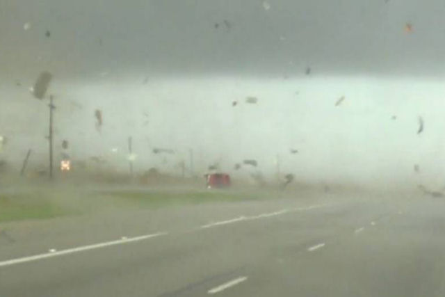 O adolescente que atravessou um tornado ganhou uma caminhonete e um emprego