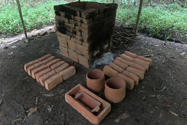 Como fazer um molde e forno de tijolos apenas com tecnologia primitiva