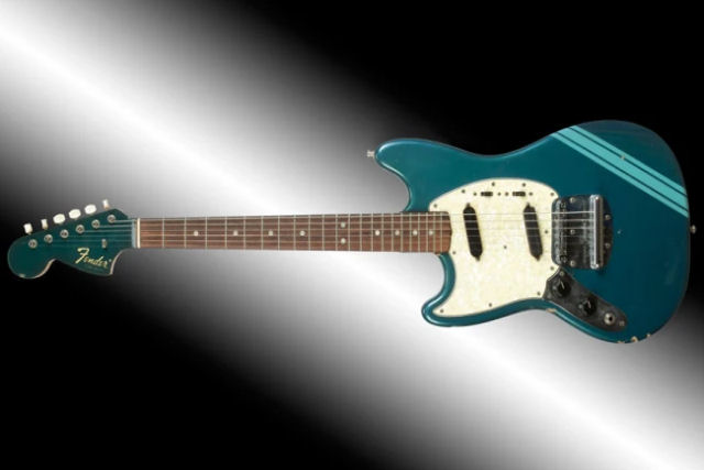 A icônica guitarra Fender de 'Smells Like Teen Spirit' de Kurt Cobain está à venda