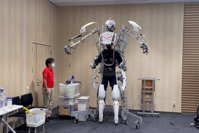 Skeletonics, um exoesqueleto robótico que expande o corpo humano em três metros