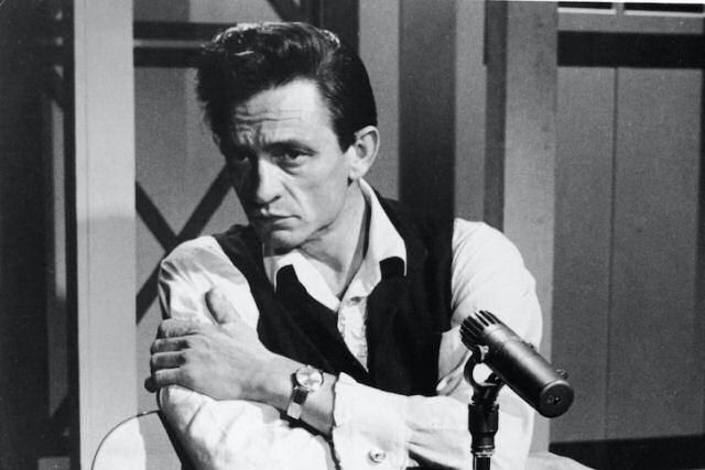 Americano foi preso por atirar em caixa d'água com silhueta de Johnny Cash