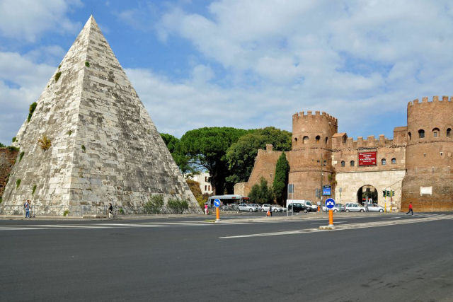 Pirâmide de Céstio: o que faz uma pirâmide em plena Roma?