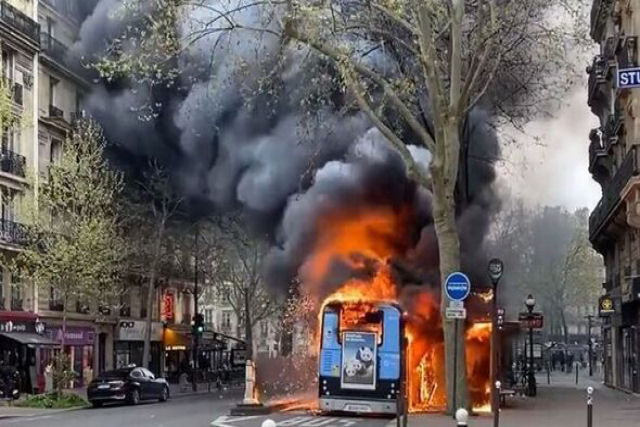 Ônibus elétrico pegou fogo após explosão de bateria em Paris
