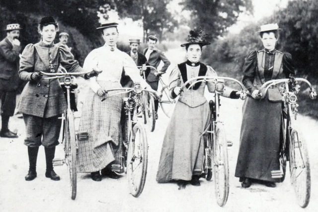 'Cara de bicicleta': a enfermidade do século 19 para afastar as mulheres do ciclismo