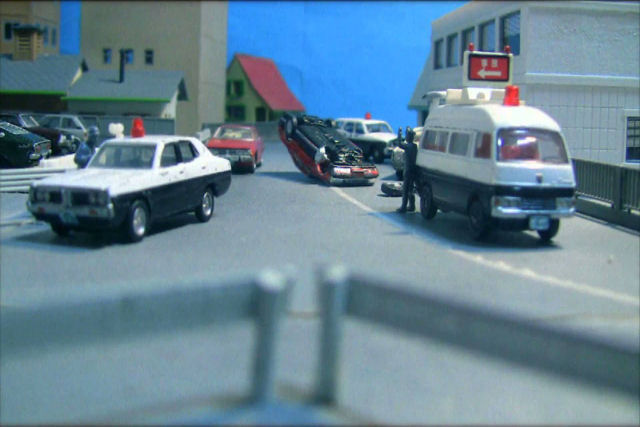 Vídeo impressionante de perseguição de carros em miniatura com stop-motion