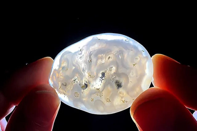 Estes incríveis cristais retêm água que tem milhões de anos