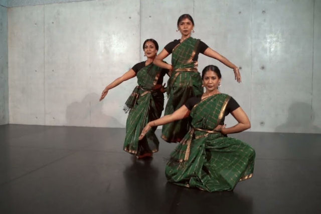 Coreografia incrível combina dança indiana tradicional com o ritmo do hip hop