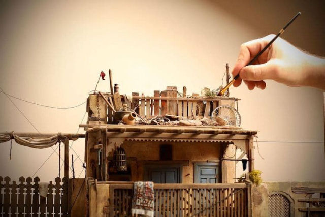 Pequenos dioramas detalhados parecem cantos vivos de ambientes urbanos