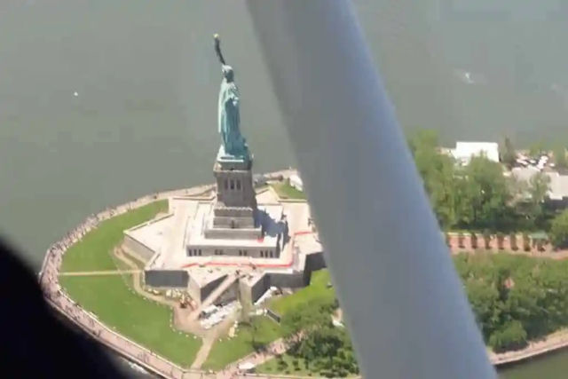 É possível sobrevoar a Estátua da Liberdade em Nova York?