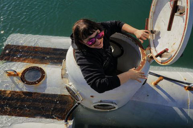 Explorando o mar em um submarino caseiro