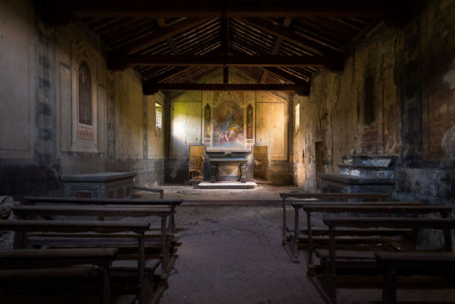 As pinturas e afrescos extraordinários de lugares abandonados na Itália