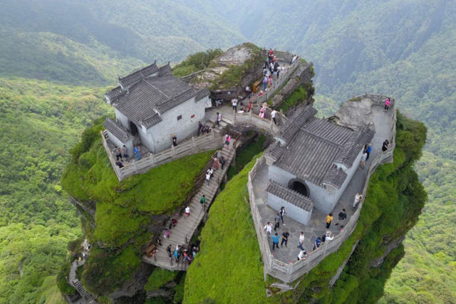 Os extraordinários templos no ar da montanha de Fanjingshan