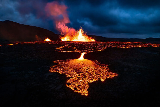 Este  provavelmente o vdeo mais bonito do vulco Meradalir na Islndia