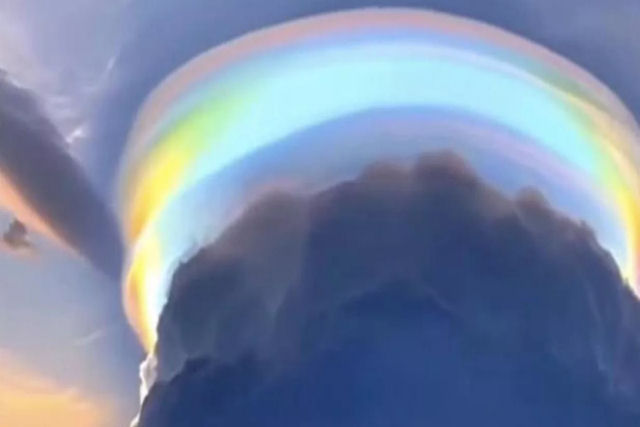 Nuvem Pileus arco-ris  vista na China