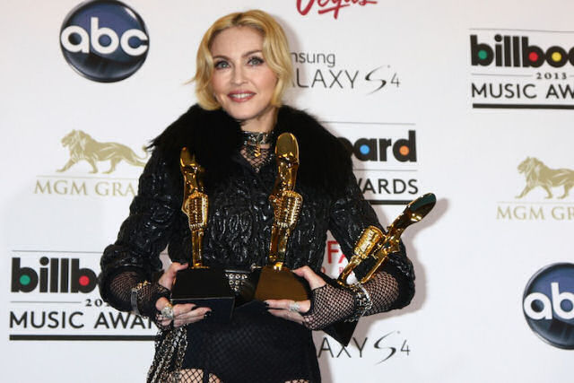 Madonna  a primeira mulher a ter um lbum no Top 10 da Billboard 200 em cada dcada desde os anos 80