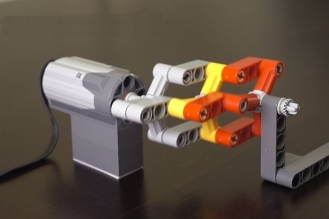 20 princípios mecânicos combinados em uma máquina Lego 'inútil' - MDig