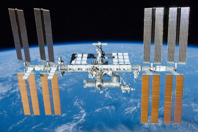 Japonesa perdeu 150 mil ao enviar dinheiro para um 'astronauta' que precisava voltar  Terra da ISS