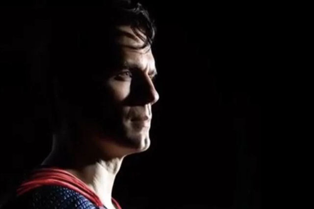 Henry Cavill est oficialmente de volta como Superman