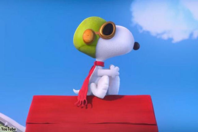 Drone engenhosamente projetado para parecer Snoopy voando em sua casinha